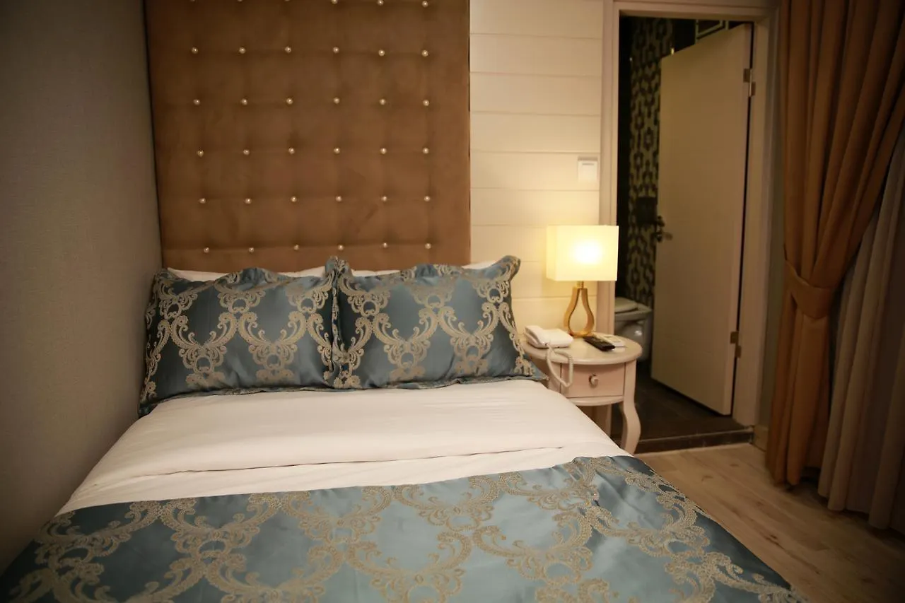 Pelican House Hotel location